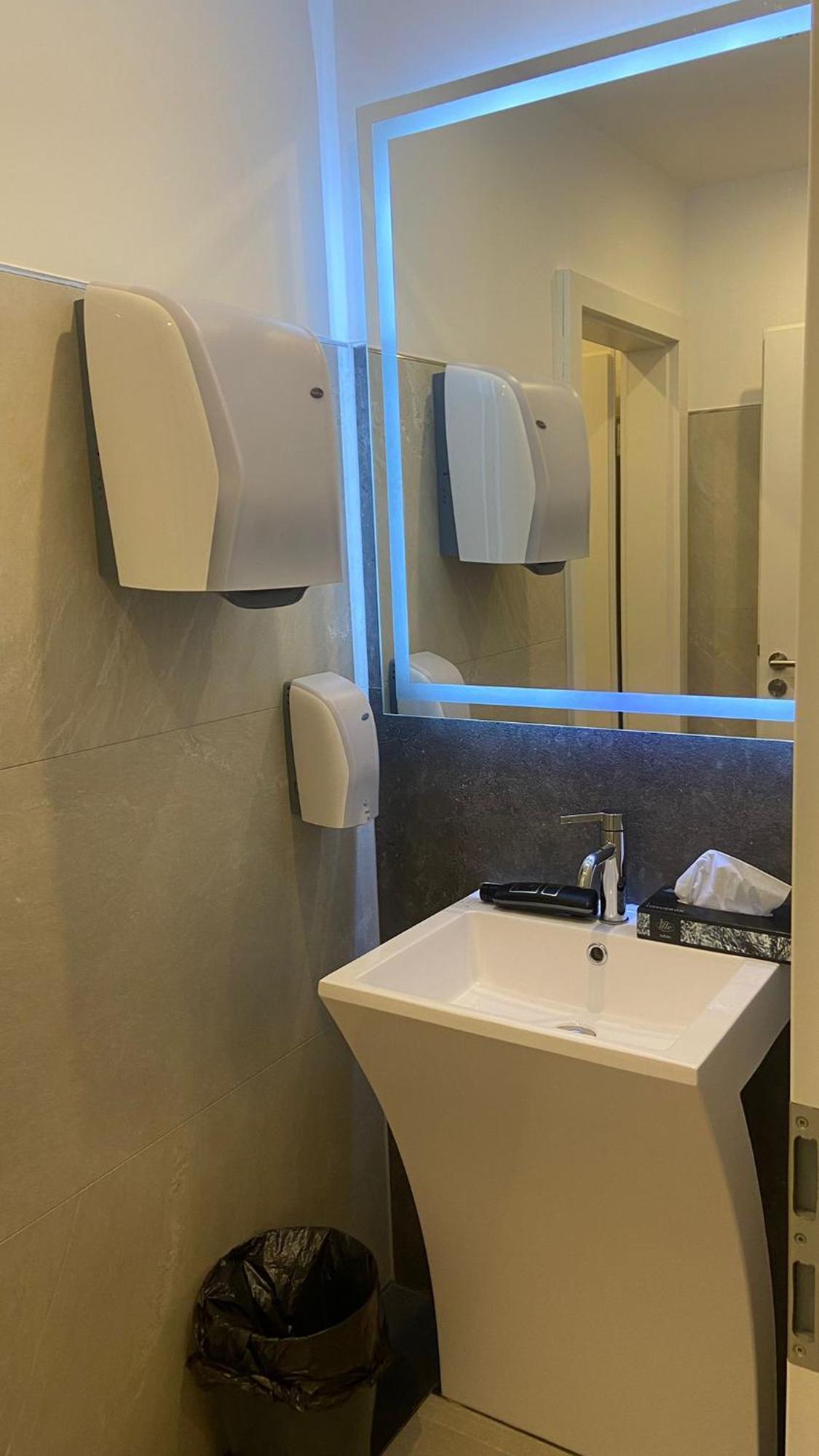 Hotel Business Bay Das Ehemalige Staycation Hotel شيندلفينجن المظهر الخارجي الصورة