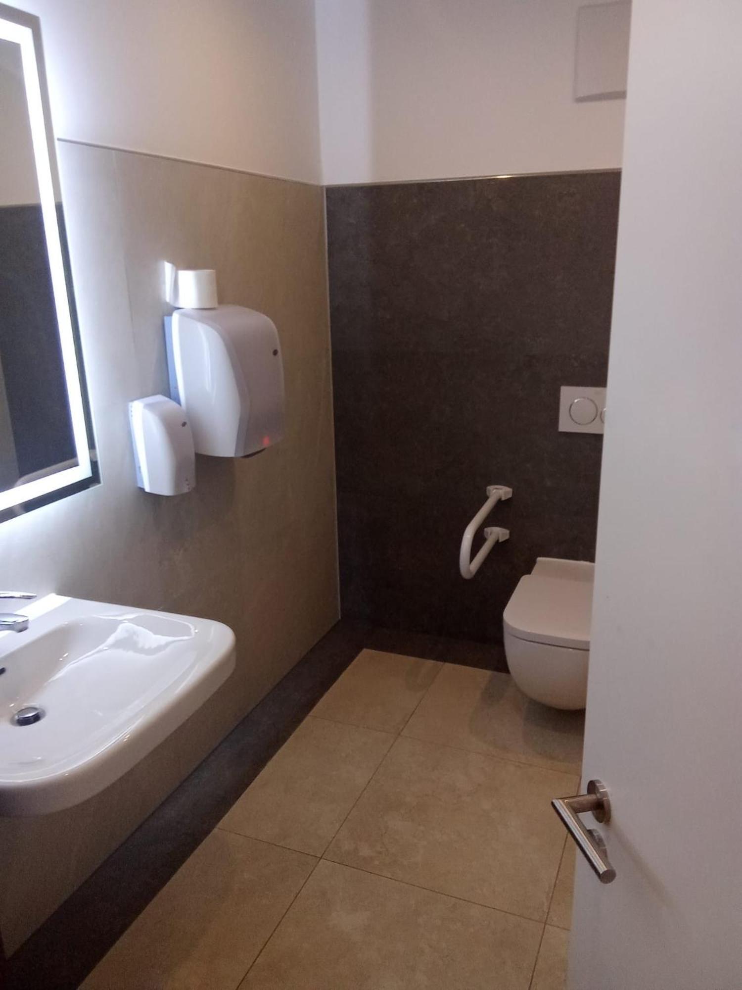 Hotel Business Bay Das Ehemalige Staycation Hotel شيندلفينجن المظهر الخارجي الصورة